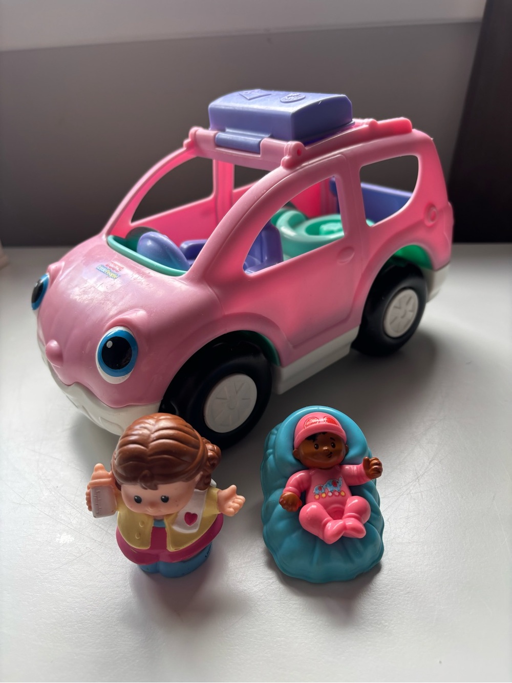 Fisher price little people mom with baby and family car